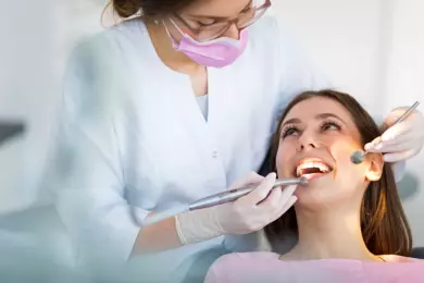 ما العلامات التي تشير إلى الحاجة لإعادة بناء الأسنان؟