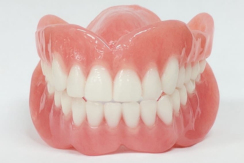 الحشوات التجميلية للأسنان الأمامية: متى تكون الخيار المناسب؟
